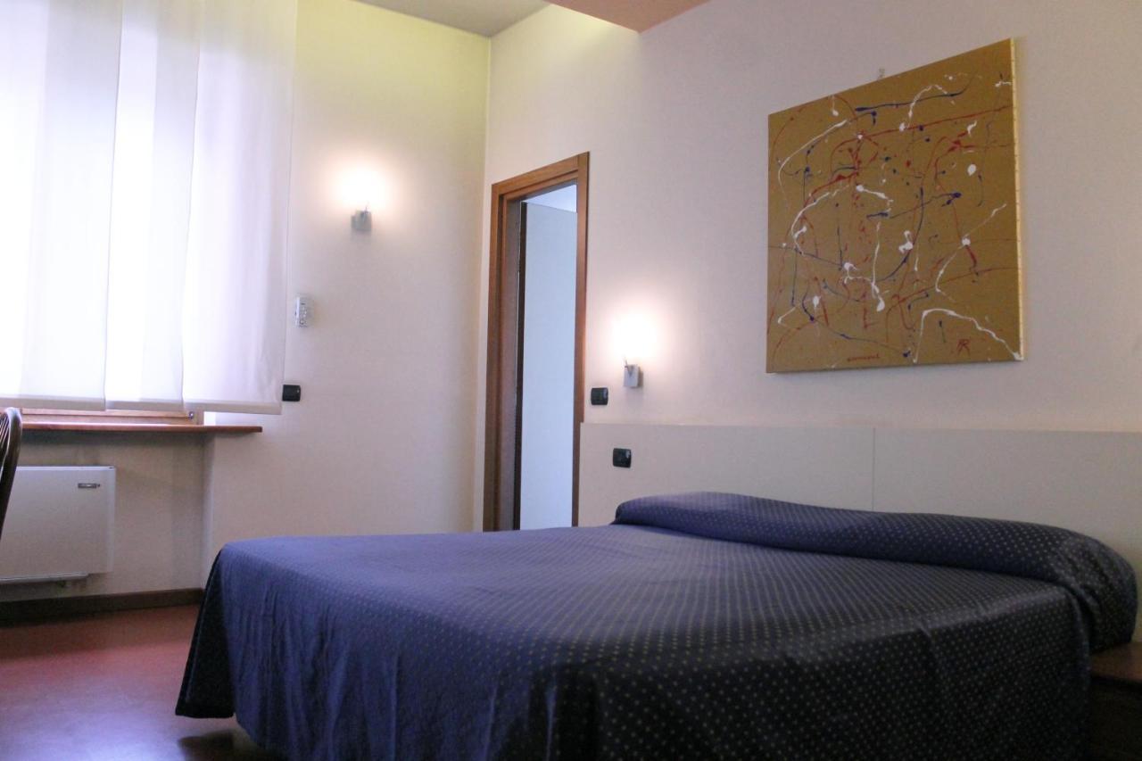 Hotel Oasi Tortona Exterior photo